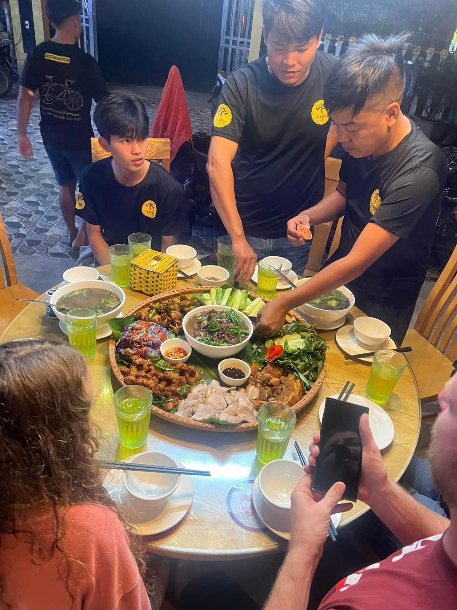 Nha San Homestay Yen Minh Exteriör bild